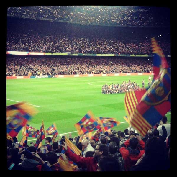 un partido de fútbol en el Camp Nou